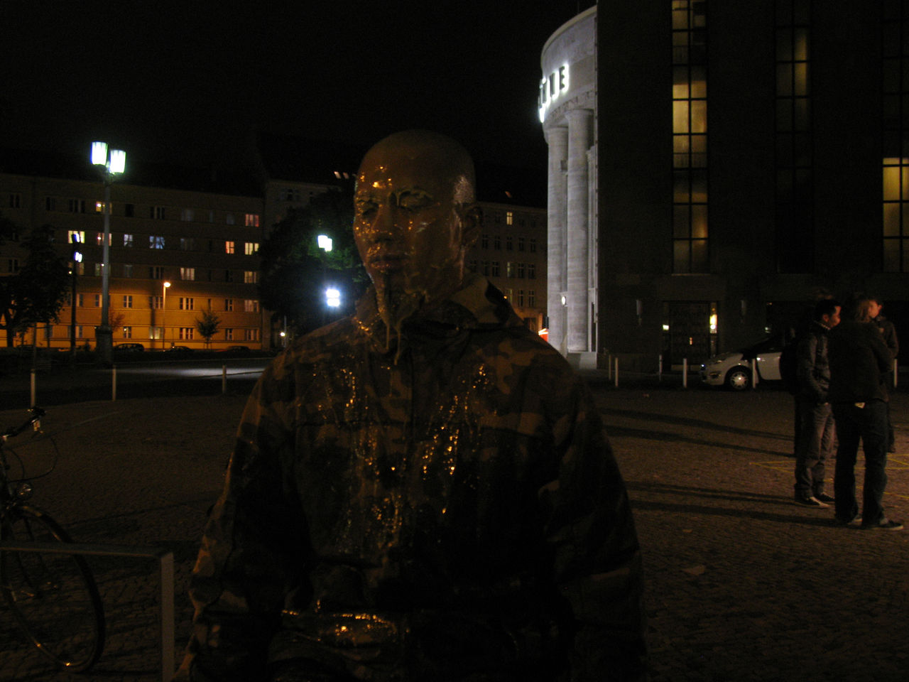 Photographic documentation of RYLLEGA Berlin (Performance by Nguyen Anh Tuan, 21 September 2008)